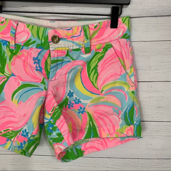 Lilly Pulitzer the Callahan shorts - Picture 2 of 5